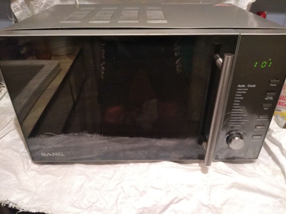 Микровълнова печка ,,Sang " за части .