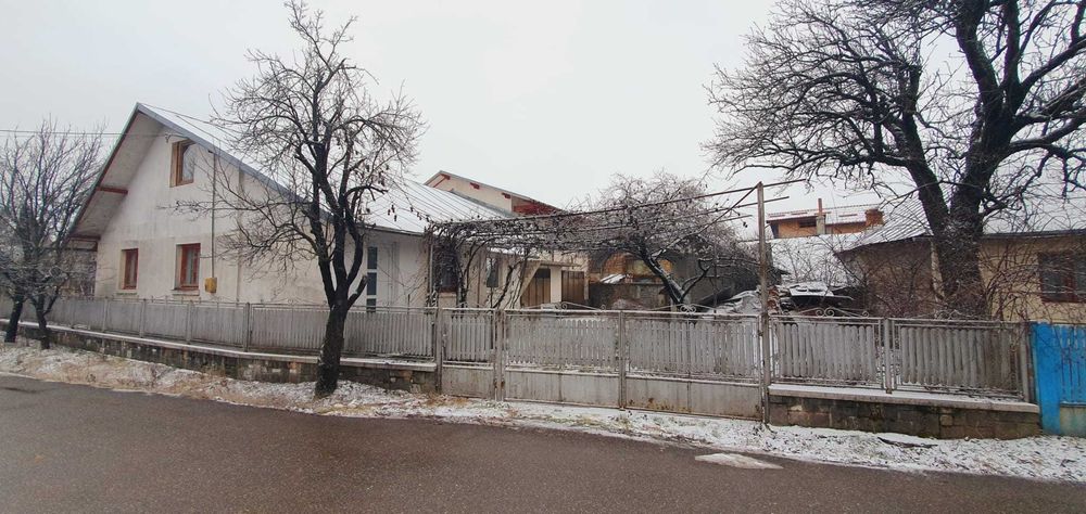 Casă 2 corpuri independente – Bănești, 3 km de Campina| DN1