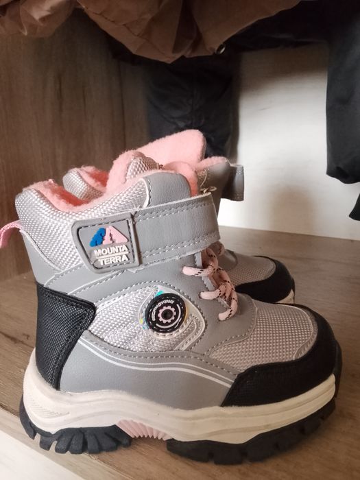 Продам ботинки детские