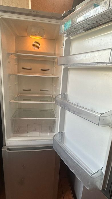 Холодильник продаётся