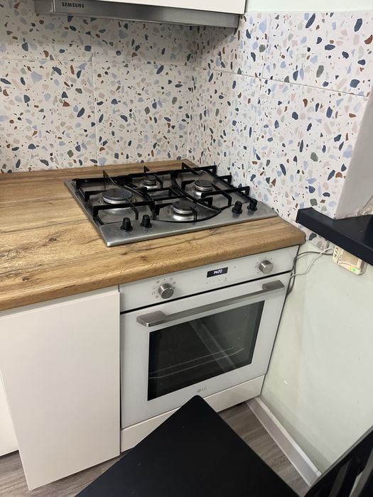 Кухонный гарнитур со встроенной техникой