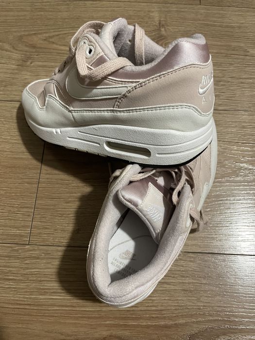 Adidasi femei Nike air