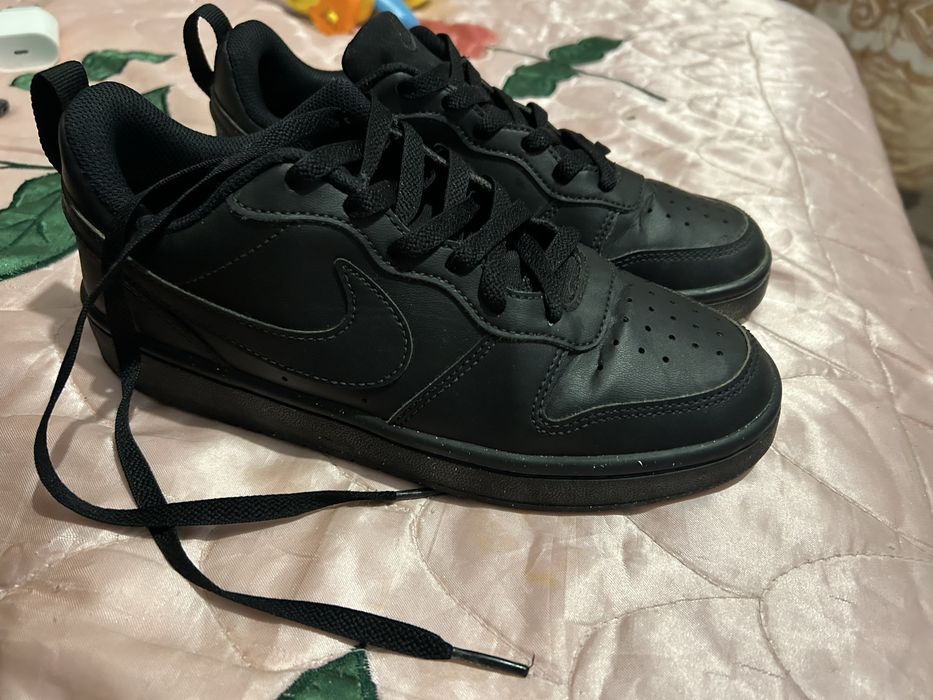 Vand Nike Teniși Court Borough Low Recraft negri marime 37