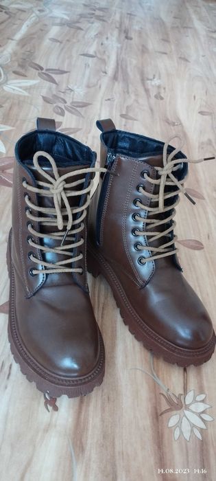 Продам: Ботинки.  ...