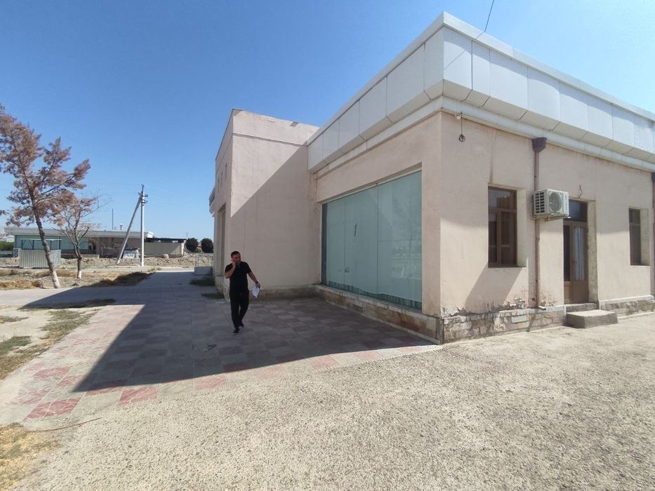 Kogon tuman yo'l yoqasidan  do'kon sotiladi