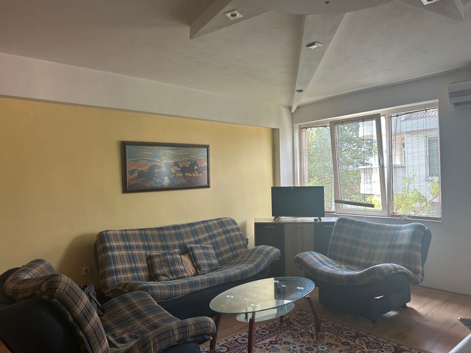 Дава се под наем Тристаен апартамент в Пловдив, Христо Смирненски - 100 кв.м за 510 € - Снимка #1