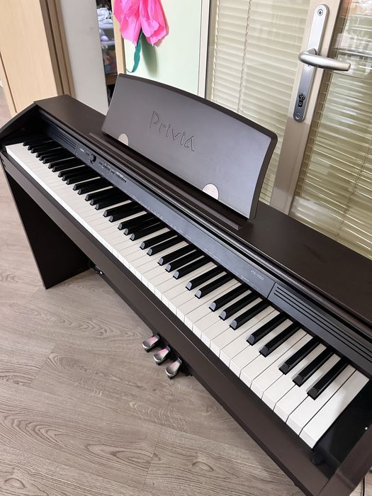 Продается электронное пианино Casio Privia