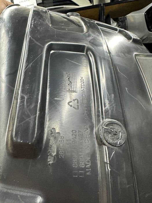 Оригинальный задний подкрылок Geely Atlas