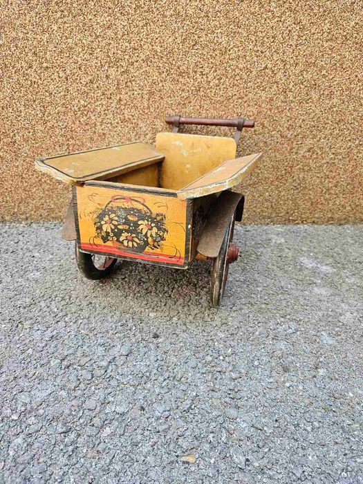 Ръчно изработена количка за цветя