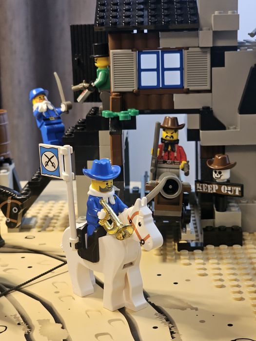 LEGO 6761 LEGO Western Cowboys Bandit's Secret Hide-Out , Тайното скривалище на бандит