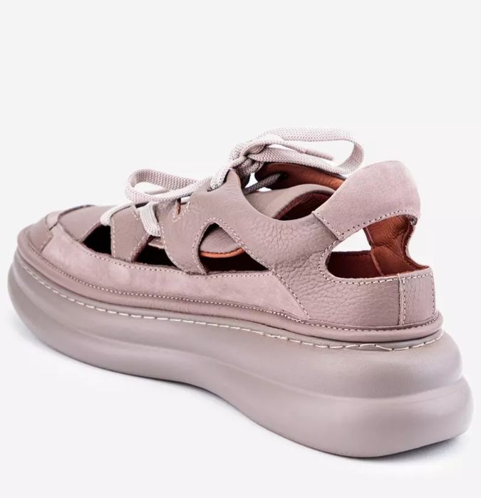 Pantofi decupați din piele