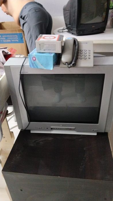 Продам б/у телевизор