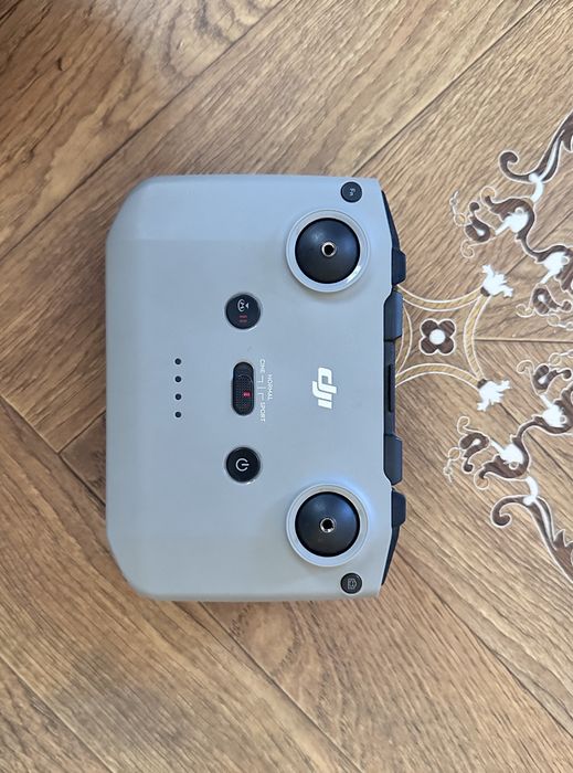 Продам дрон dji mini 2