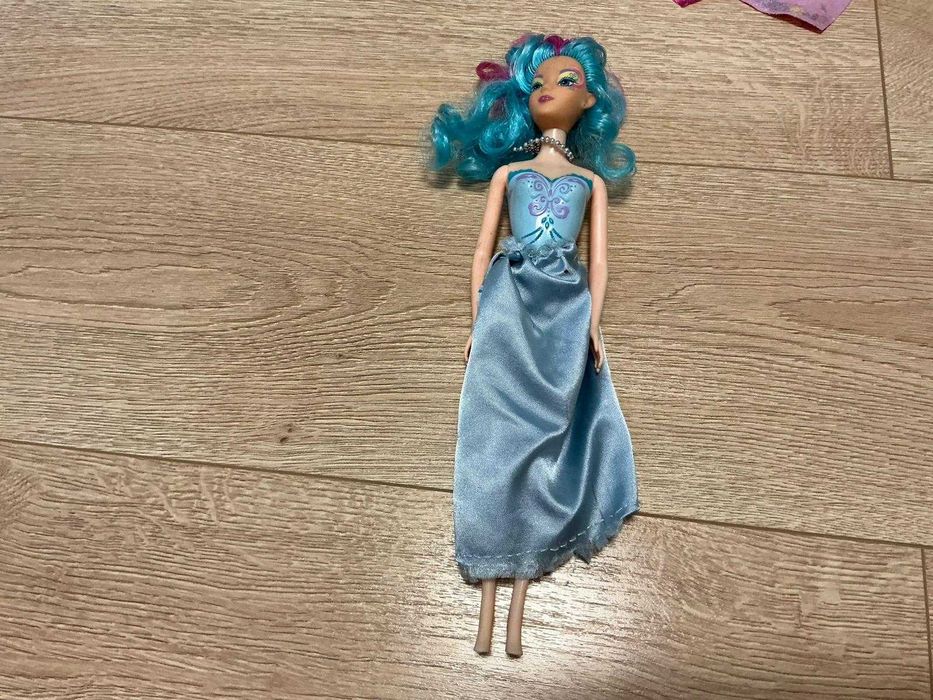 Păpuși Barbie și figurine de ponei de vânzare!