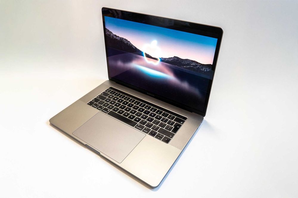 MacBook Pro 15 inch 2019 i9, 16GB RAM, Radeon 560X