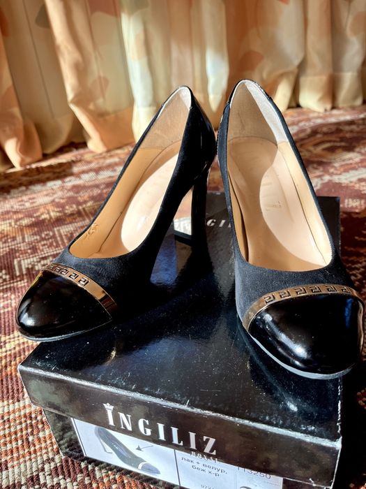 Италиански обувки със златен ток