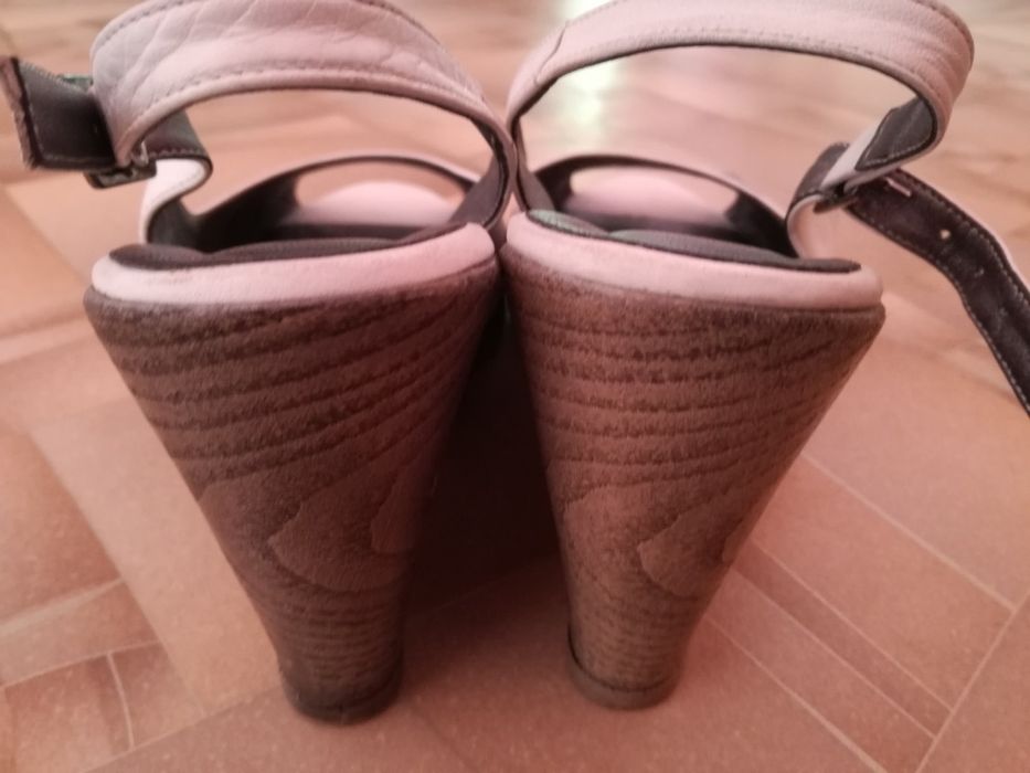 Кожаные босоножки