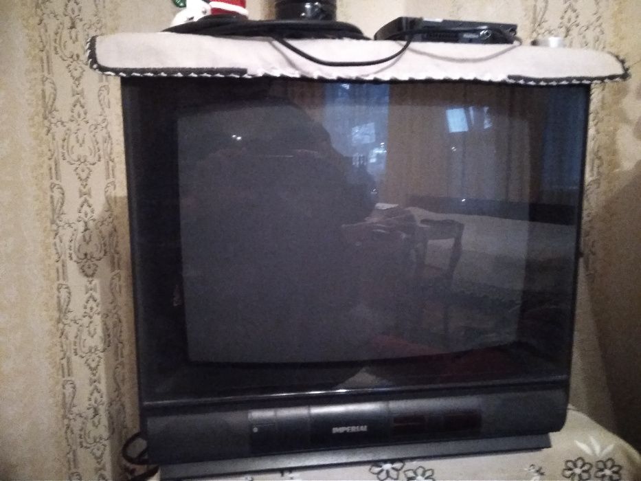 Телевизор CROWN и телевизор IMPERIAL