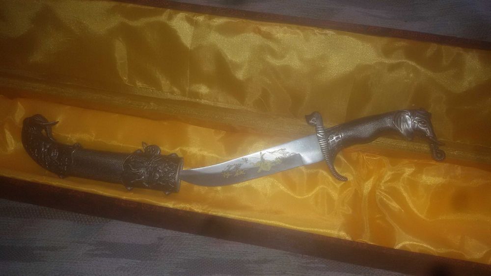 Дървена подаръчна кутия за меч КАТАНА.