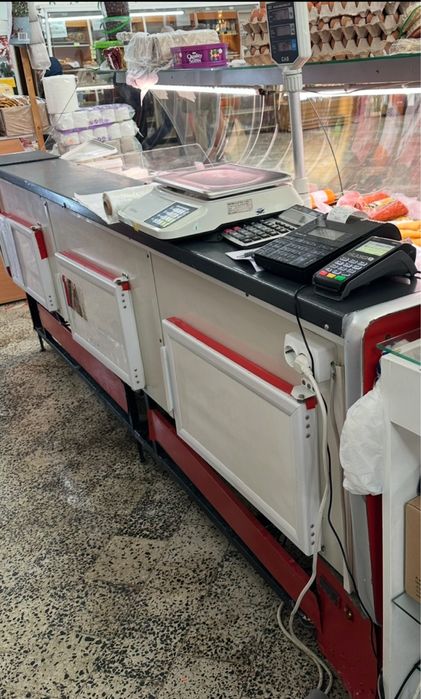 Vitrina frigorifica mezeluri / lactate / carne