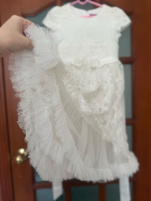 Продам нарядное платье для девочки 5-8 лет