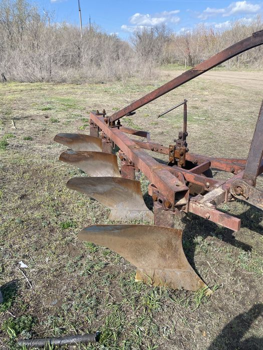 Продам плуг дт 4 корпусной