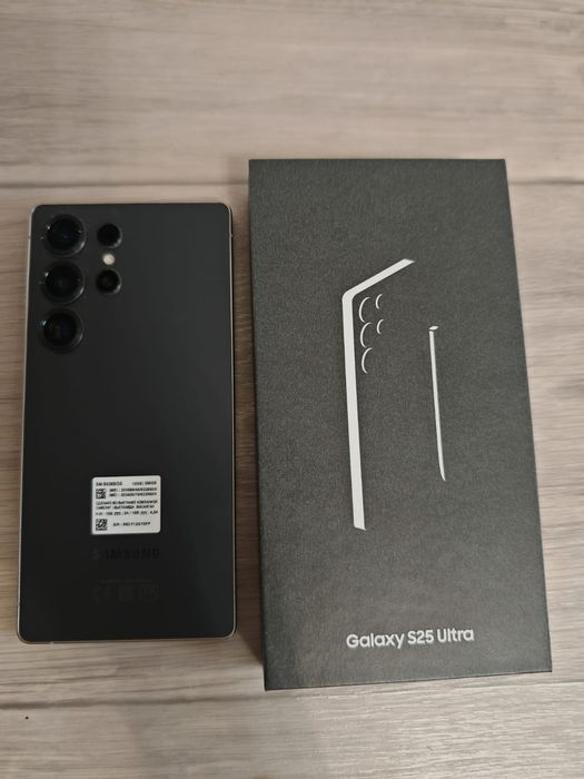 Samsung S25 Ultra на 256 гигов  торг