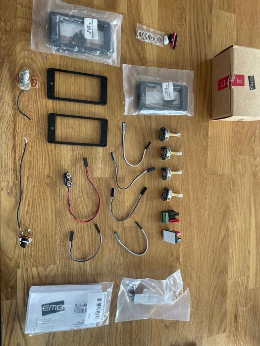 Set accesorii EMG / doze JimRoot Squier
