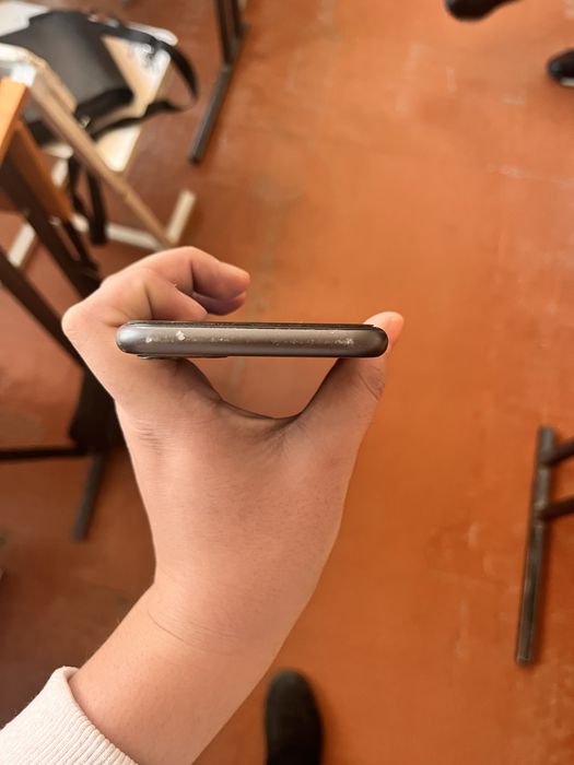 Айфон 11 черный.