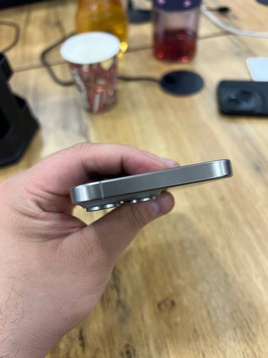 15 про макс 256 гб е сим натурал титаниум продаеться