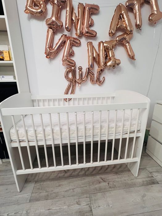 Pătuț bebe din lemn + Saltea  – nefolosit, ca nou.