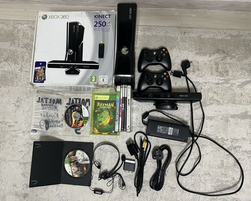 Продаю свою XBOX 360 Slim специальное издание в отличном состоянии