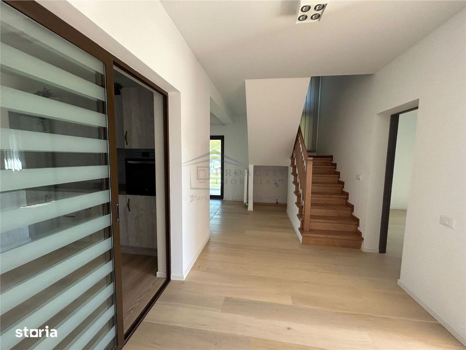 Casa 220 mp | 4 dormitoare | 10-30 ari teren | Patrauti  C-5908