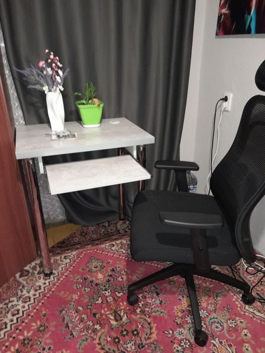 Продам кресло и компьютерный столик