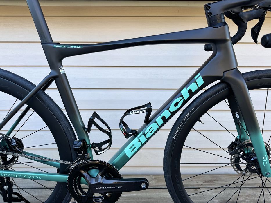 Карбонов шосеен велосипед Bianchi Specialissima RC 2024