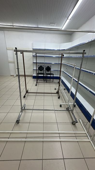 Ресепшен сатылады столымен бірге