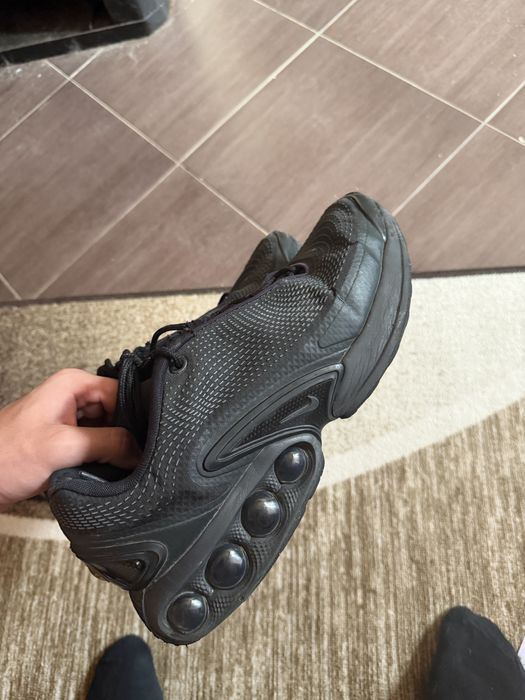 Продавам air max dn