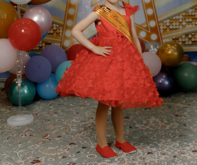 Продам детское платье для торжеств