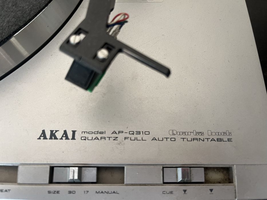 Akai грамофон AP-Q310
