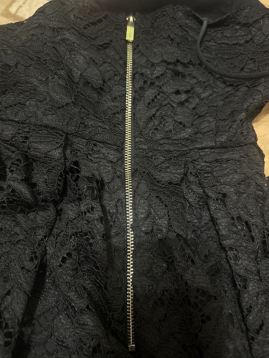 Платья черное и белое в горошек