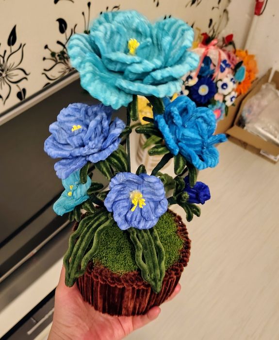 Ghiveci decorativ din sârmă plușată