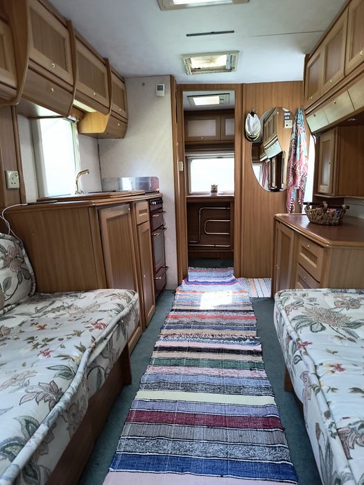 Rulota 2 axe Himer Eriba lux an 2004 cu toate actele la zi