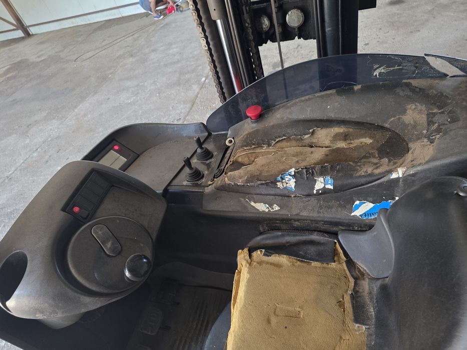 Vand stivuitor  linde  electrica