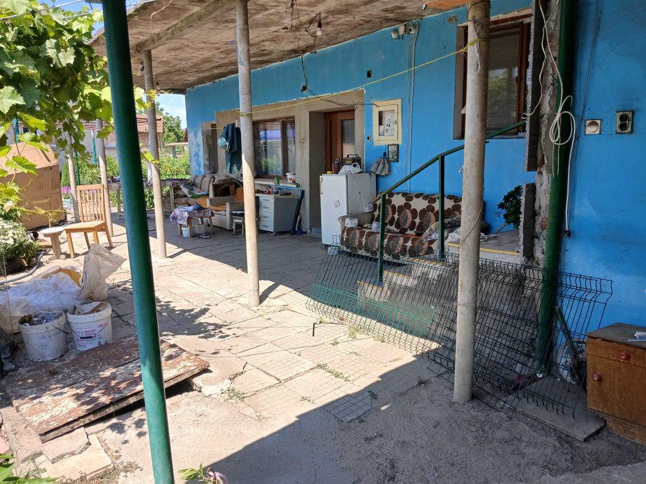 Продавам къща в село Гиген тел.за връзка 0899934142,0896418272
