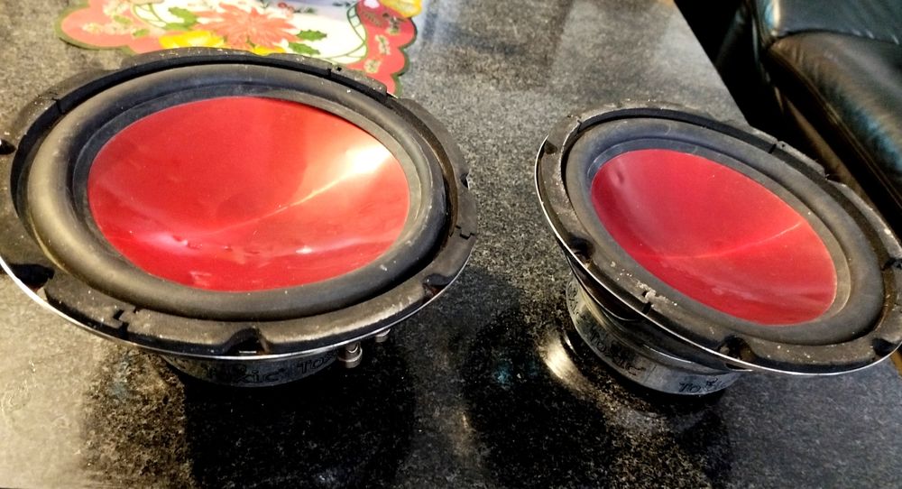 Difuzoare boxe Subwoofere toxic 300 w