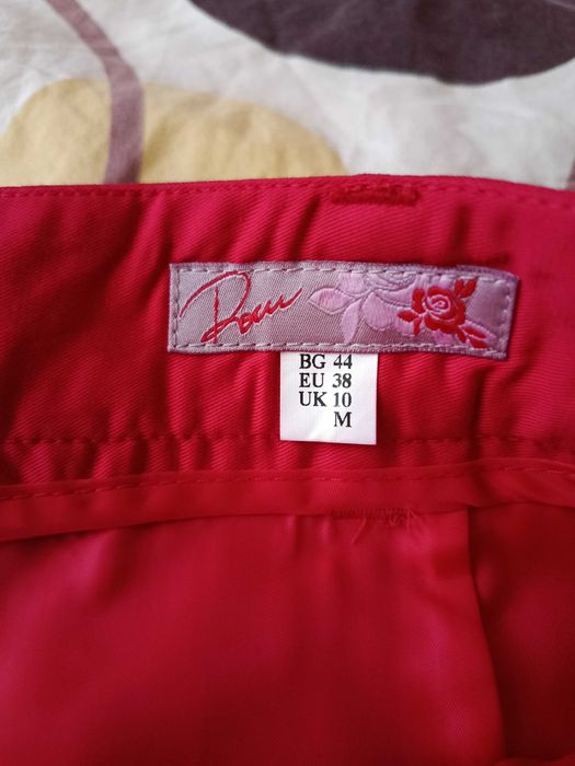 Официална червена полa на фирма "Роси"