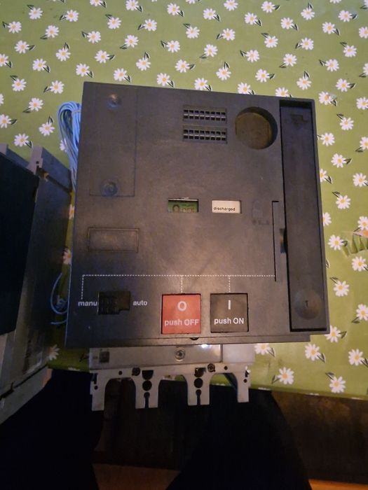 Schneider и Merlin Gerin Автоматични прекъсвачи и моторни механизми