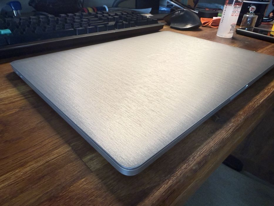 Macbook Pro 16GB RAM / 1 TB SSD / Radeon / Touchbar / Baterie noua