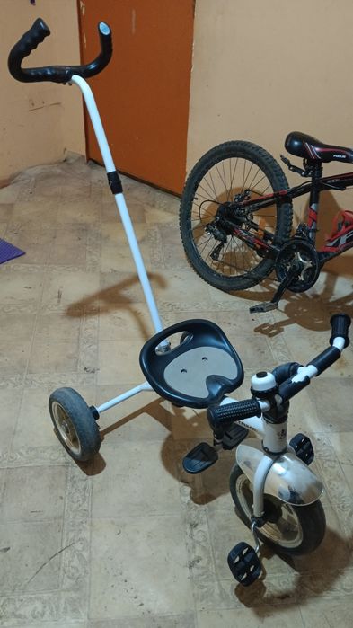Детский велосипед с родительской ручкой