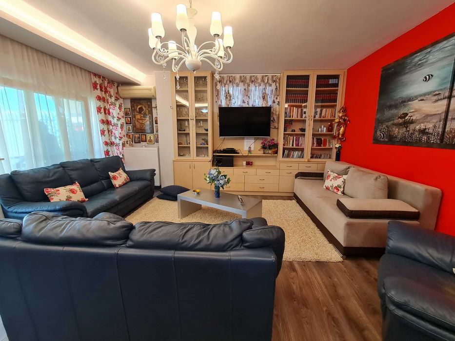 ПРОДАВА се самостоятелна къща 230кв.м в Palio Kavala (код 4184)